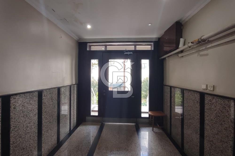 KADIKÖY SAHRAYICEDİT'TE METROYA YAKIN SATILIK 2+1 DAİRE