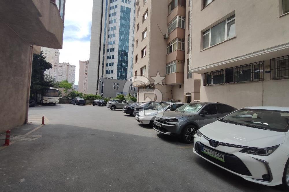 KADIKÖY SAHRAYICEDİT'TE METROYA YAKIN SATILIK 2+1 DAİRE