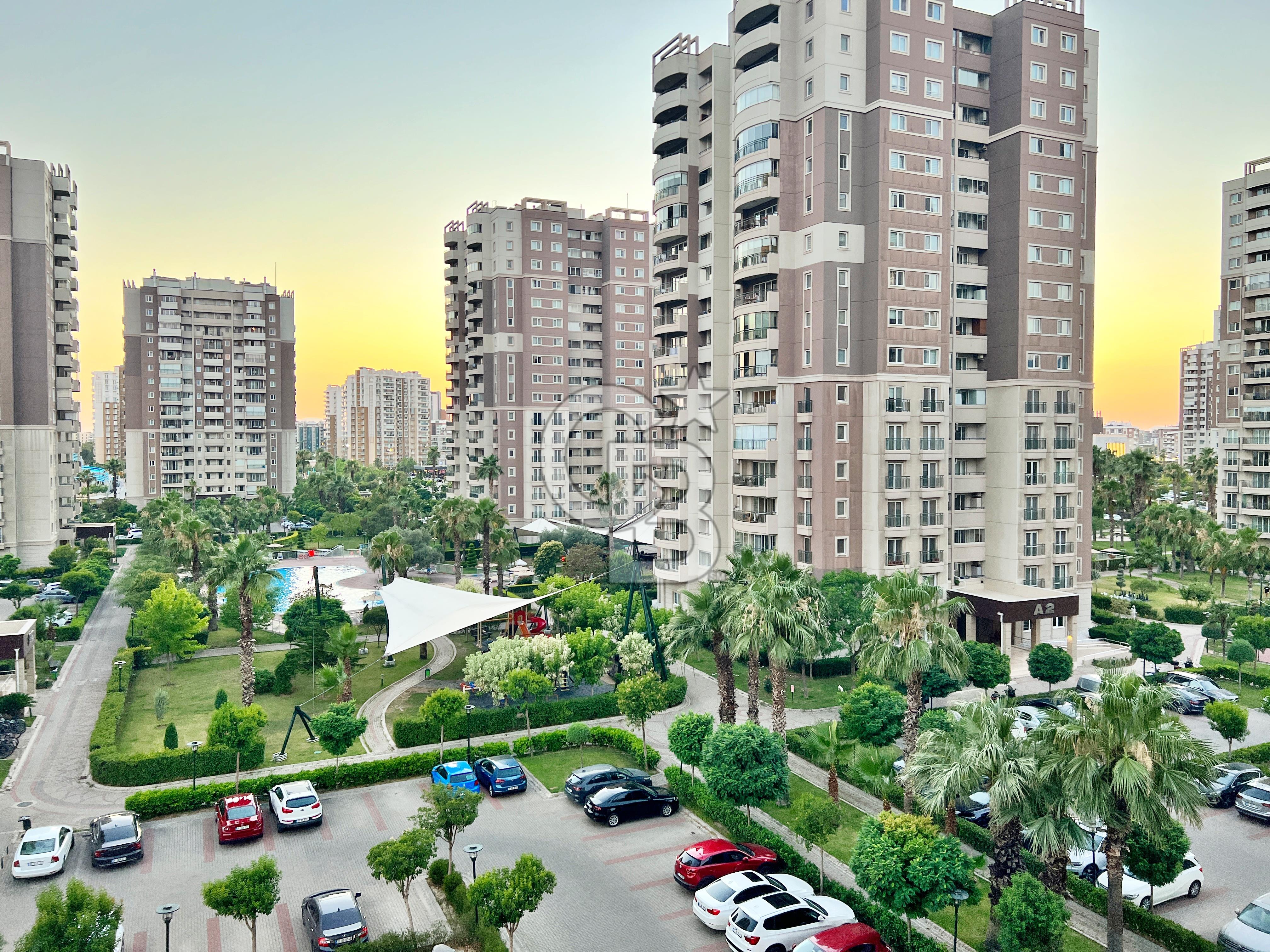 MAVİŞEHİR SOYAK A SİTESİNDE HAVUZ MANZARALI FULL EŞYALI 2+1