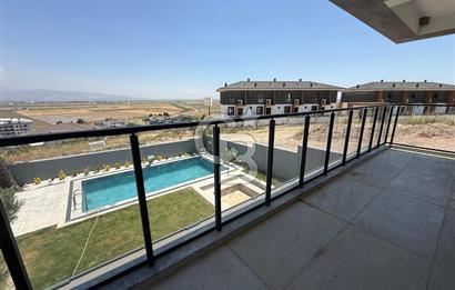 İzmir Villakent ' Te Ultra Lüks Havuzlu 4+2 Satılık Villa CB PH