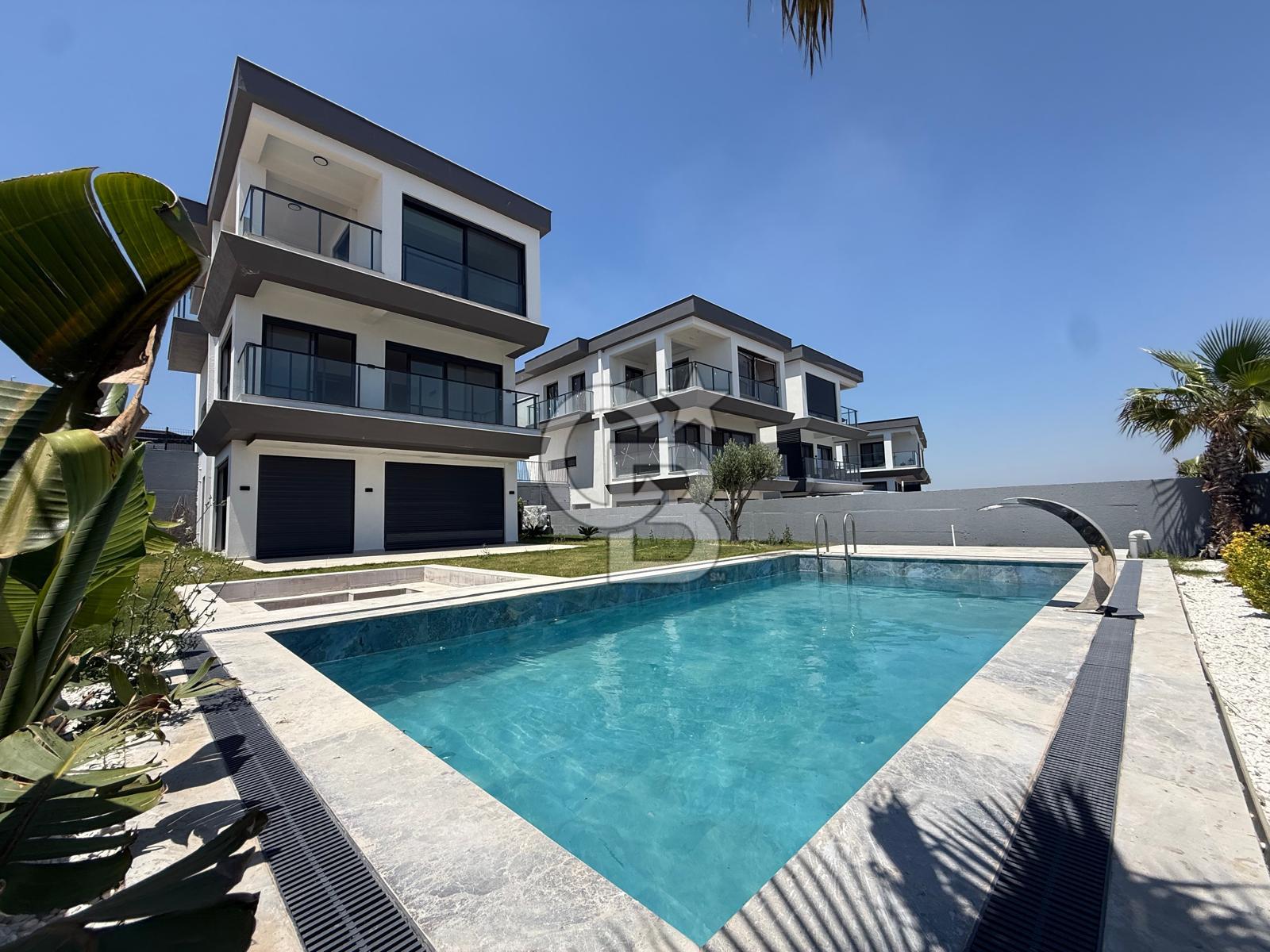 İzmir Villakent ' Te Ultra Lüks Havuzlu 4+2 Satılık Villa CB PH