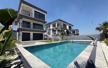 İzmir Villakent ' Te Ultra Lüks Havuzlu 4+2 Satılık Villa CB PH