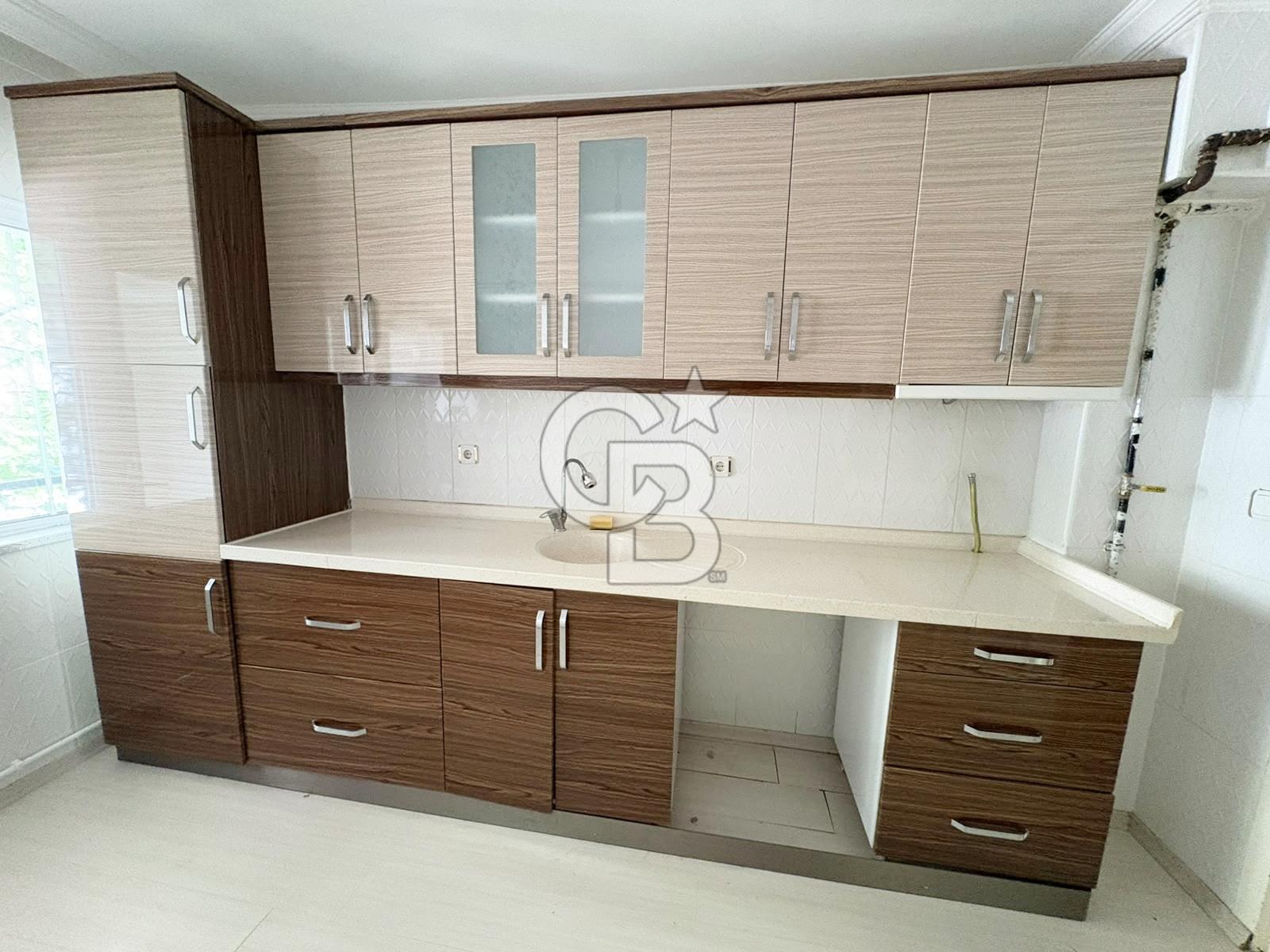 ŞEHİTLER CAD. PARELELİ CEPHELERİ AÇIK MASRAFSIZ 3+1