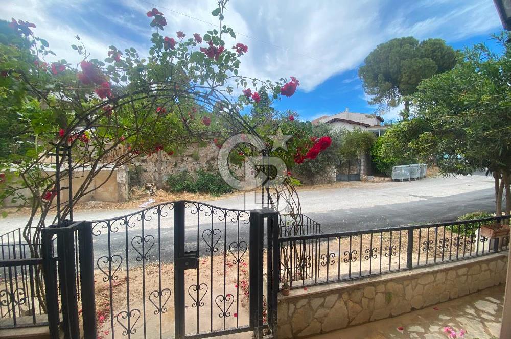 URLA ÇEŞMEALTI DENİZLİ MAHALLESİ'NDE 5+2 SATILIK  TRİPLEX VİLLA