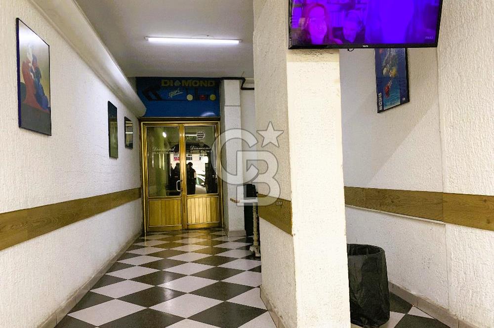 Mithatpaşa Caddesi'nde Satılık Geniş İş Yeri (650m²