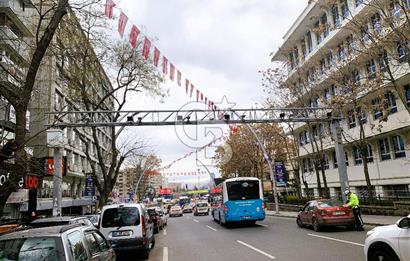 Mithatpaşa Caddesi'nde Satılık Geniş İş Yeri (650m²