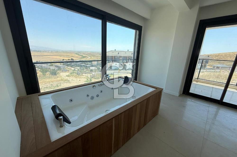 İzmir Villakent ' Te Ultra Lüks Havuzlu 4+2 Satılık Villa CB PH