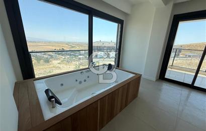 İzmir Villakent ' Te Ultra Lüks Havuzlu 4+2 Satılık Villa CB PH
