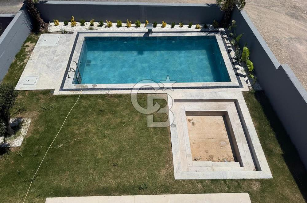 İzmir Villakent ' Te Ultra Lüks Havuzlu 4+2 Satılık Villa CB PH