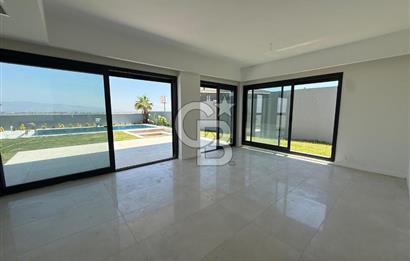 İzmir Villakent ' Te Ultra Lüks Havuzlu 4+2 Satılık Villa CB PH