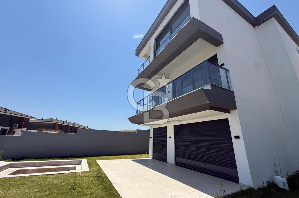 İzmir Villakent ' Te Ultra Lüks Havuzlu 4+2 Satılık Villa CB PH