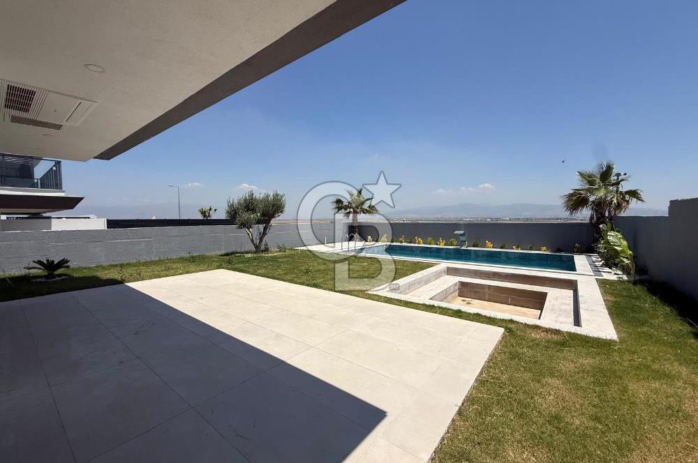 İzmir Villakent ' Te Ultra Lüks Havuzlu 4+2 Satılık Villa CB PH