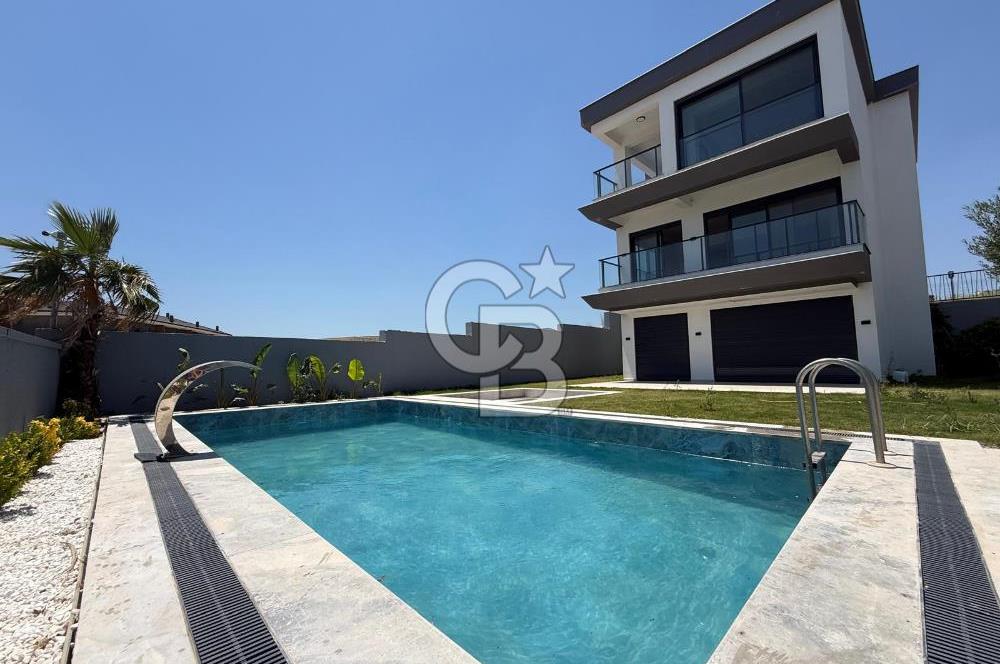 İzmir Villakent ' Te Ultra Lüks Havuzlu 4+2 Satılık Villa CB PH