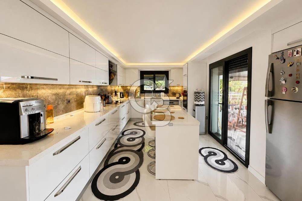 Kahramandere'de Müstakil Havuzlu, Deniz Manzaralı 6+2 Villa