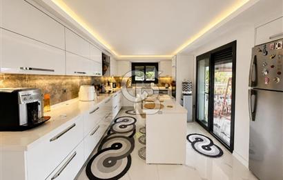 Kahramandere'de Müstakil Havuzlu, Deniz Manzaralı 6+2 Villa
