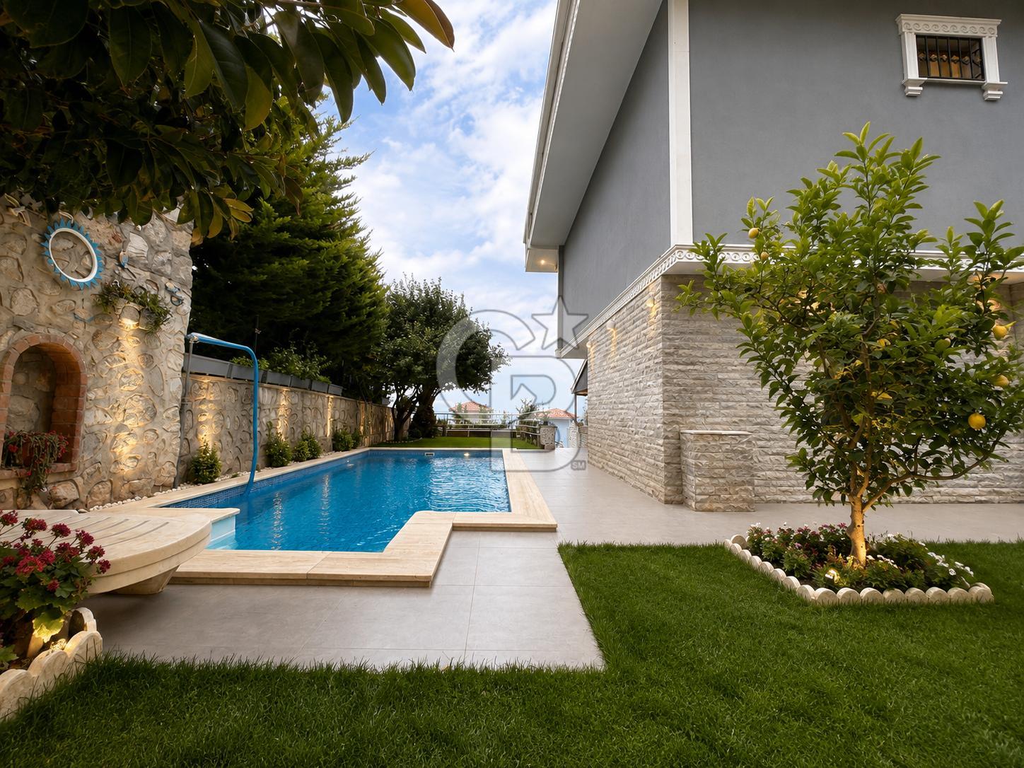 Kahramandere'de Müstakil Havuzlu, Deniz Manzaralı 6+2 Villa
