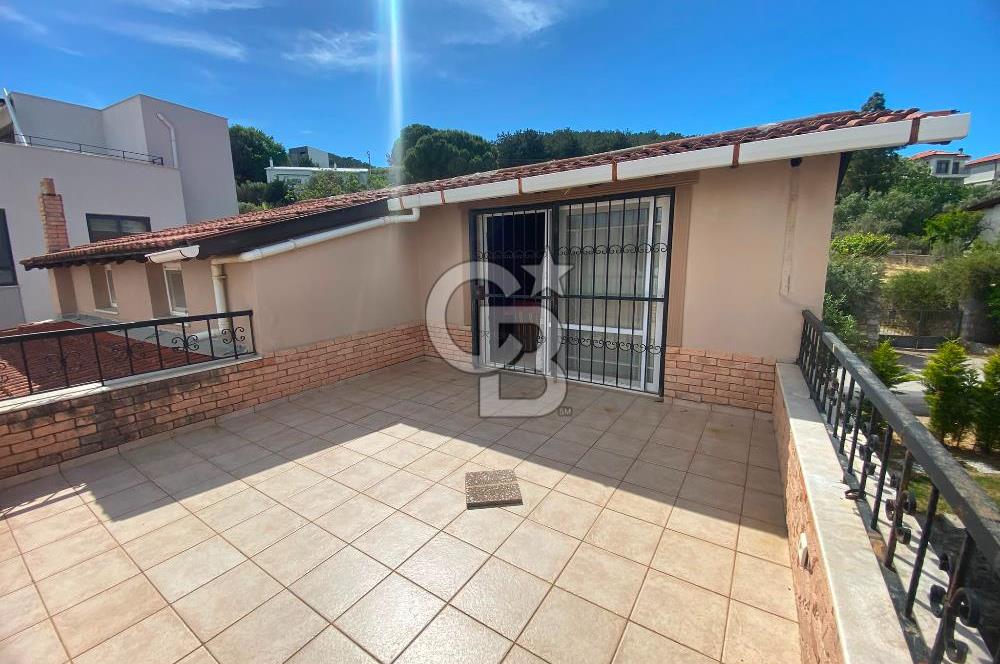 URLA ÇEŞMEALTI DENİZLİ MAHALLESİ'NDE 5+2 SATILIK  TRİPLEX VİLLA