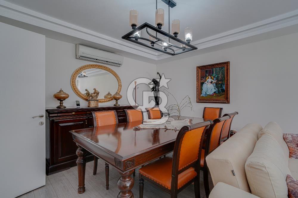 ÇEŞMEALTI'NDA HAVUZLU SİTE İÇERİSİNDE SATILIK 4+1 LÜKS VİLLA