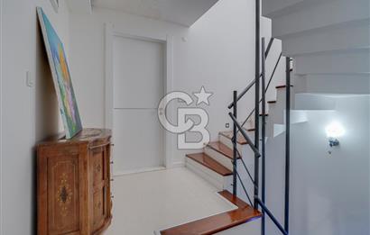 ÇEŞMEALTI'NDA HAVUZLU SİTE İÇERİSİNDE SATILIK 4+1 LÜKS VİLLA