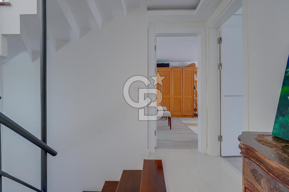 ÇEŞMEALTI'NDA HAVUZLU SİTE İÇERİSİNDE SATILIK 4+1 LÜKS VİLLA