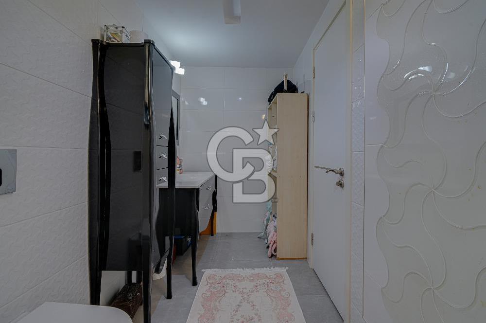 ÇEŞMEALTI'NDA HAVUZLU SİTE İÇERİSİNDE SATILIK 4+1 LÜKS VİLLA