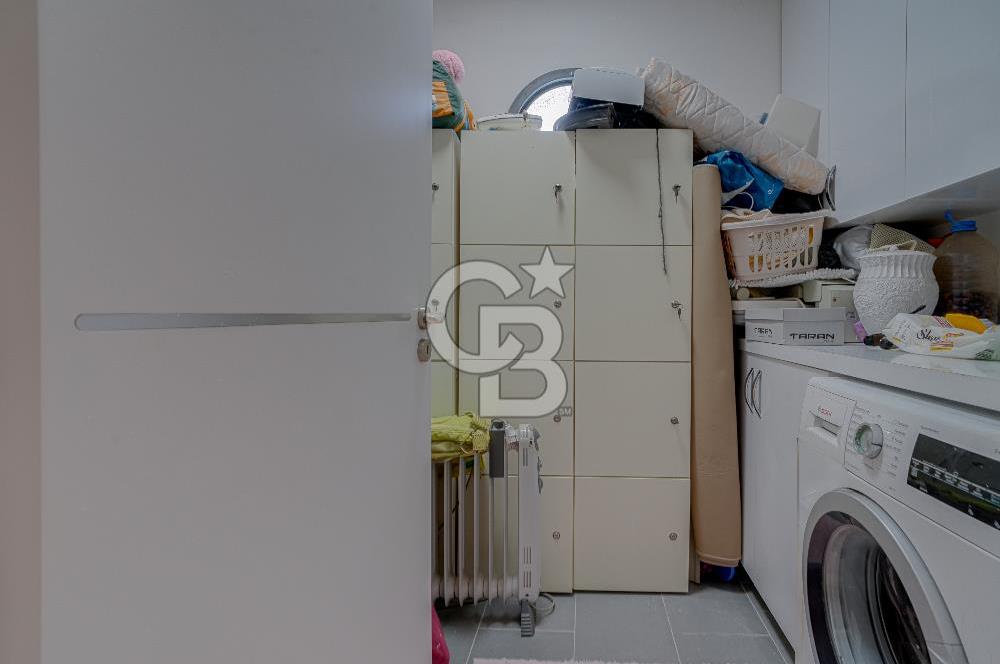 ÇEŞMEALTI'NDA HAVUZLU SİTE İÇERİSİNDE SATILIK 4+1 LÜKS VİLLA