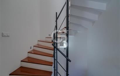 ÇEŞMEALTI'NDA HAVUZLU SİTE İÇERİSİNDE SATILIK 4+1 LÜKS VİLLA