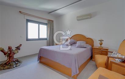 ÇEŞMEALTI'NDA HAVUZLU SİTE İÇERİSİNDE SATILIK 4+1 LÜKS VİLLA