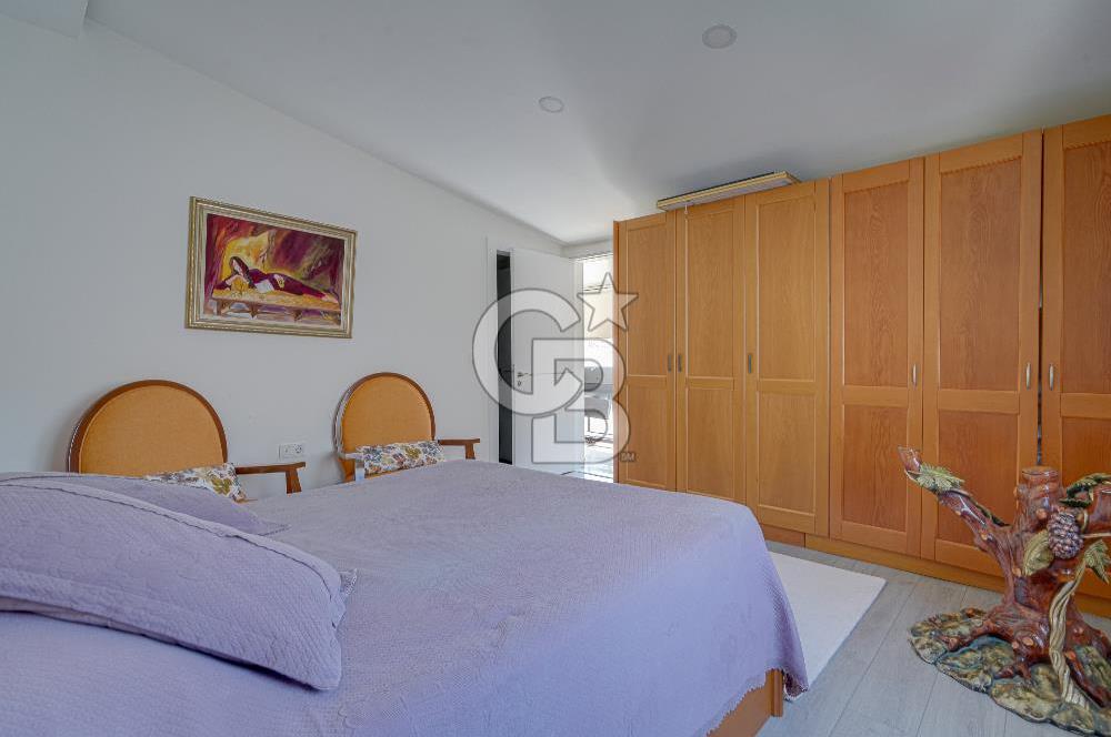 ÇEŞMEALTI'NDA HAVUZLU SİTE İÇERİSİNDE SATILIK 4+1 LÜKS VİLLA