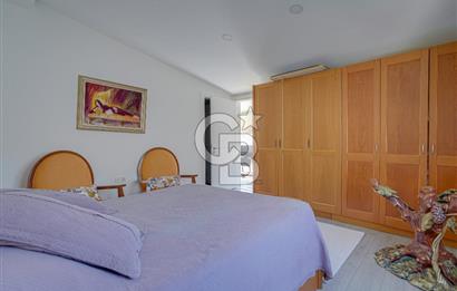 ÇEŞMEALTI'NDA HAVUZLU SİTE İÇERİSİNDE SATILIK 4+1 LÜKS VİLLA