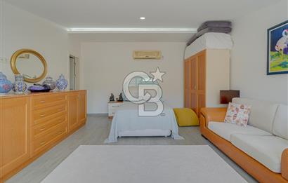 ÇEŞMEALTI'NDA HAVUZLU SİTE İÇERİSİNDE SATILIK 4+1 LÜKS VİLLA