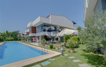 ÇEŞMEALTI'NDA HAVUZLU SİTE İÇERİSİNDE SATILIK 4+1 LÜKS VİLLA