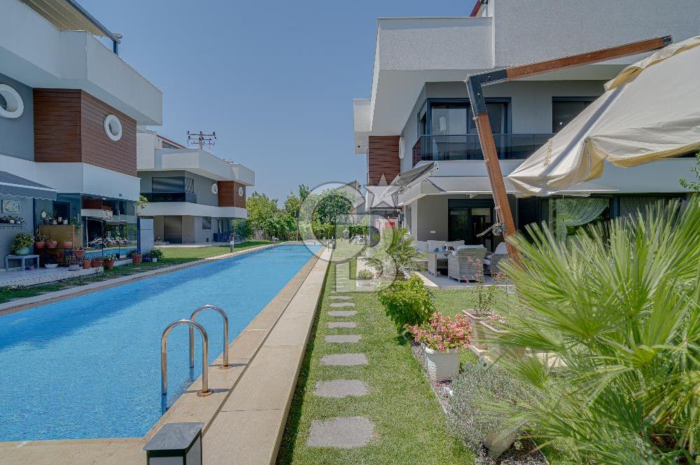 ÇEŞMEALTI'NDA HAVUZLU SİTE İÇERİSİNDE SATILIK 4+1 LÜKS VİLLA