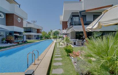 ÇEŞMEALTI'NDA HAVUZLU SİTE İÇERİSİNDE SATILIK 4+1 LÜKS VİLLA