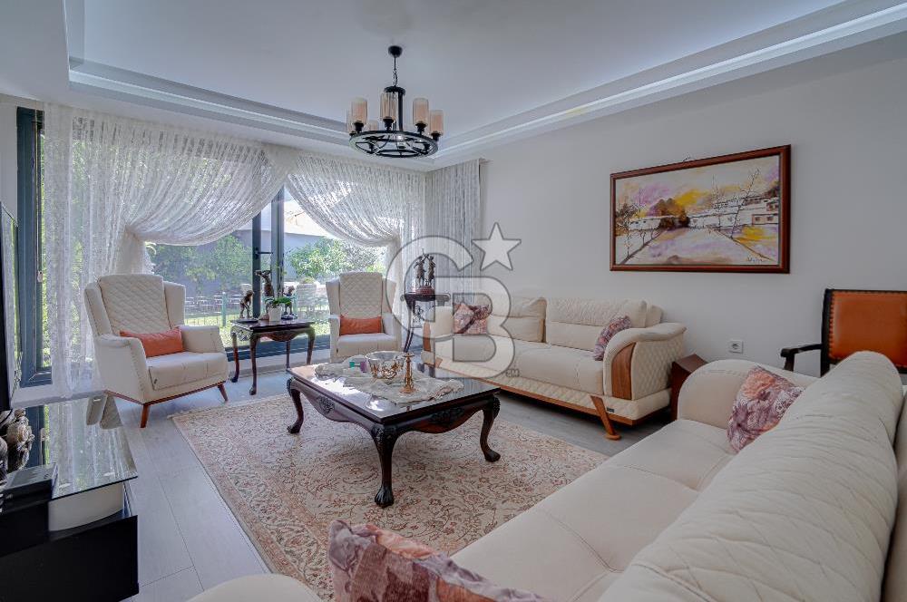 ÇEŞMEALTI'NDA HAVUZLU SİTE İÇERİSİNDE SATILIK 4+1 LÜKS VİLLA