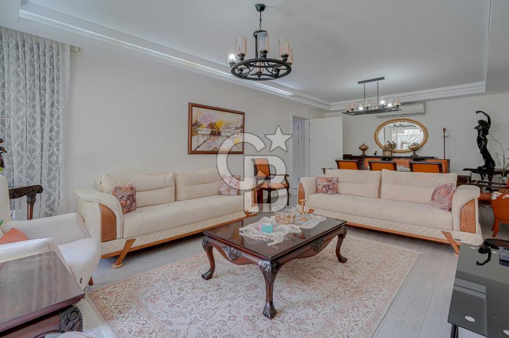 ÇEŞMEALTI'NDA HAVUZLU SİTE İÇERİSİNDE SATILIK 4+1 LÜKS VİLLA