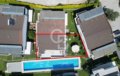 ÇEŞMEALTI'NDA HAVUZLU SİTE İÇERİSİNDE SATILIK 4+1 LÜKS VİLLA