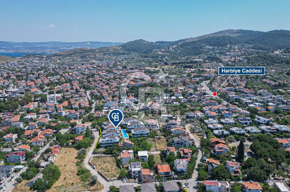 ÇEŞMEALTI'NDA HAVUZLU SİTE İÇERİSİNDE SATILIK 4+1 LÜKS VİLLA