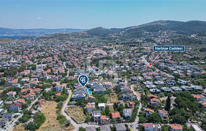 ÇEŞMEALTI'NDA HAVUZLU SİTE İÇERİSİNDE SATILIK 4+1 LÜKS VİLLA