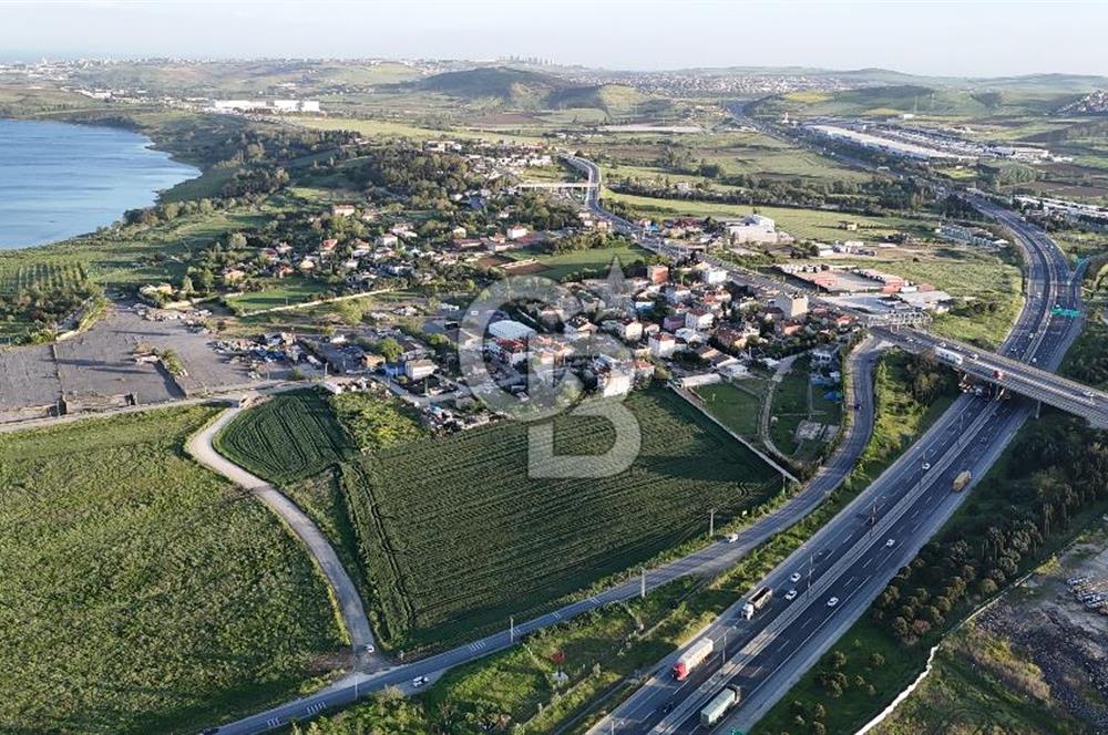 SATILIK 165 METRE YOL CEPHELİ GÖL MANZARALI YATIRIMLIK ARSA
