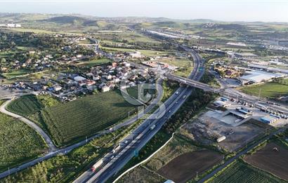 SATILIK 165 METRE YOL CEPHELİ GÖL MANZARALI YATIRIMLIK ARSA