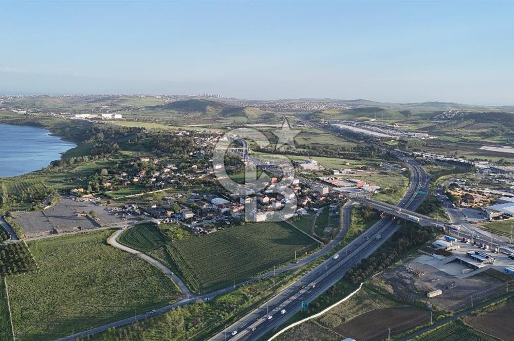SATILIK 165 METRE YOL CEPHELİ GÖL MANZARALI YATIRIMLIK ARSA