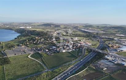 SATILIK 165 METRE YOL CEPHELİ GÖL MANZARALI YATIRIMLIK ARSA