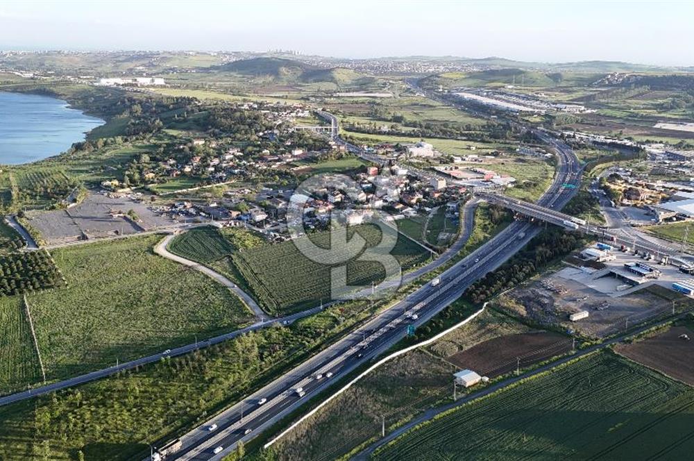 SATILIK 165 METRE YOL CEPHELİ GÖL MANZARALI YATIRIMLIK ARSA