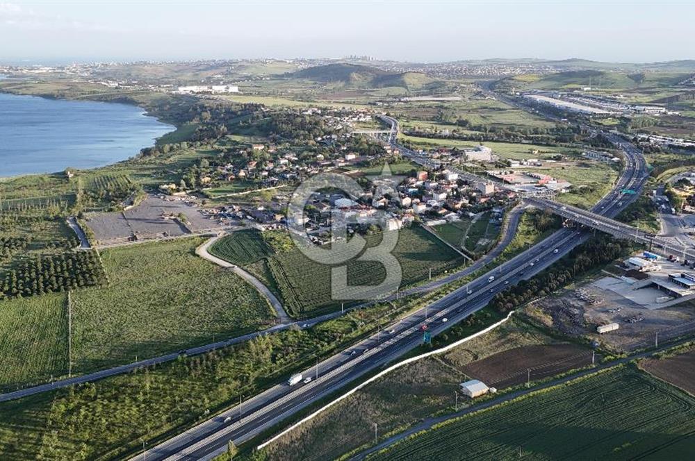 SATILIK 165 METRE YOL CEPHELİ GÖL MANZARALI YATIRIMLIK ARSA