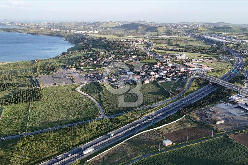 SATILIK 165 METRE YOL CEPHELİ GÖL MANZARALI YATIRIMLIK ARSA