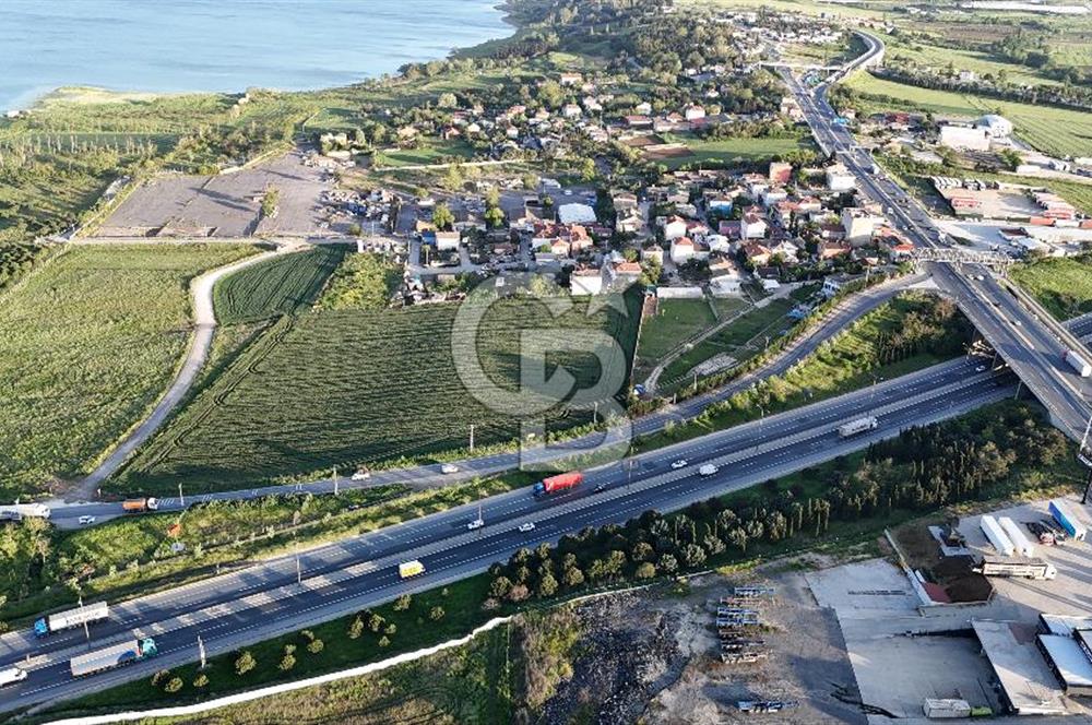 SATILIK 165 METRE YOL CEPHELİ GÖL MANZARALI YATIRIMLIK ARSA