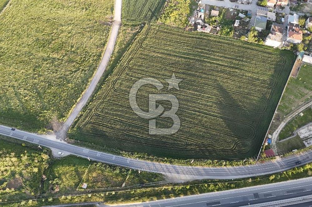 SATILIK 165 METRE YOL CEPHELİ GÖL MANZARALI YATIRIMLIK ARSA