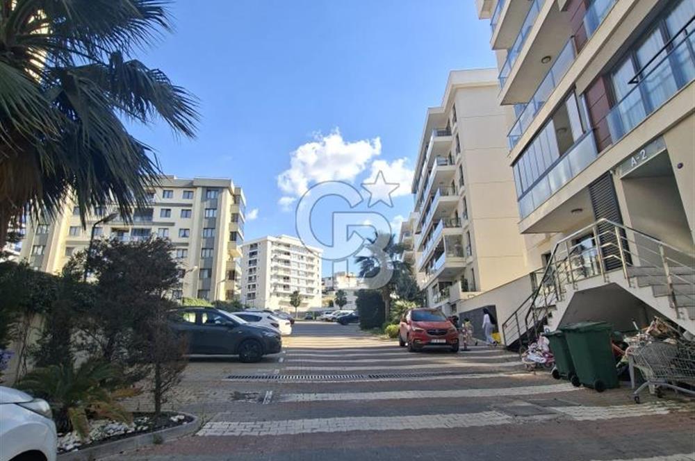 Vizyon 35 Sitesinde Havuzlu Ebeveyn Banyolu Satılık 3+1 Daire