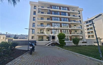Vizyon 35 Sitesinde Havuzlu Ebeveyn Banyolu Satılık 3+1 Daire